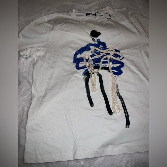 Zara White Tee with Blue Abstract Design - Picture 3 of 5